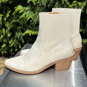DV by Dolce Vita Oppry Cream/ Off White Ankle Booties